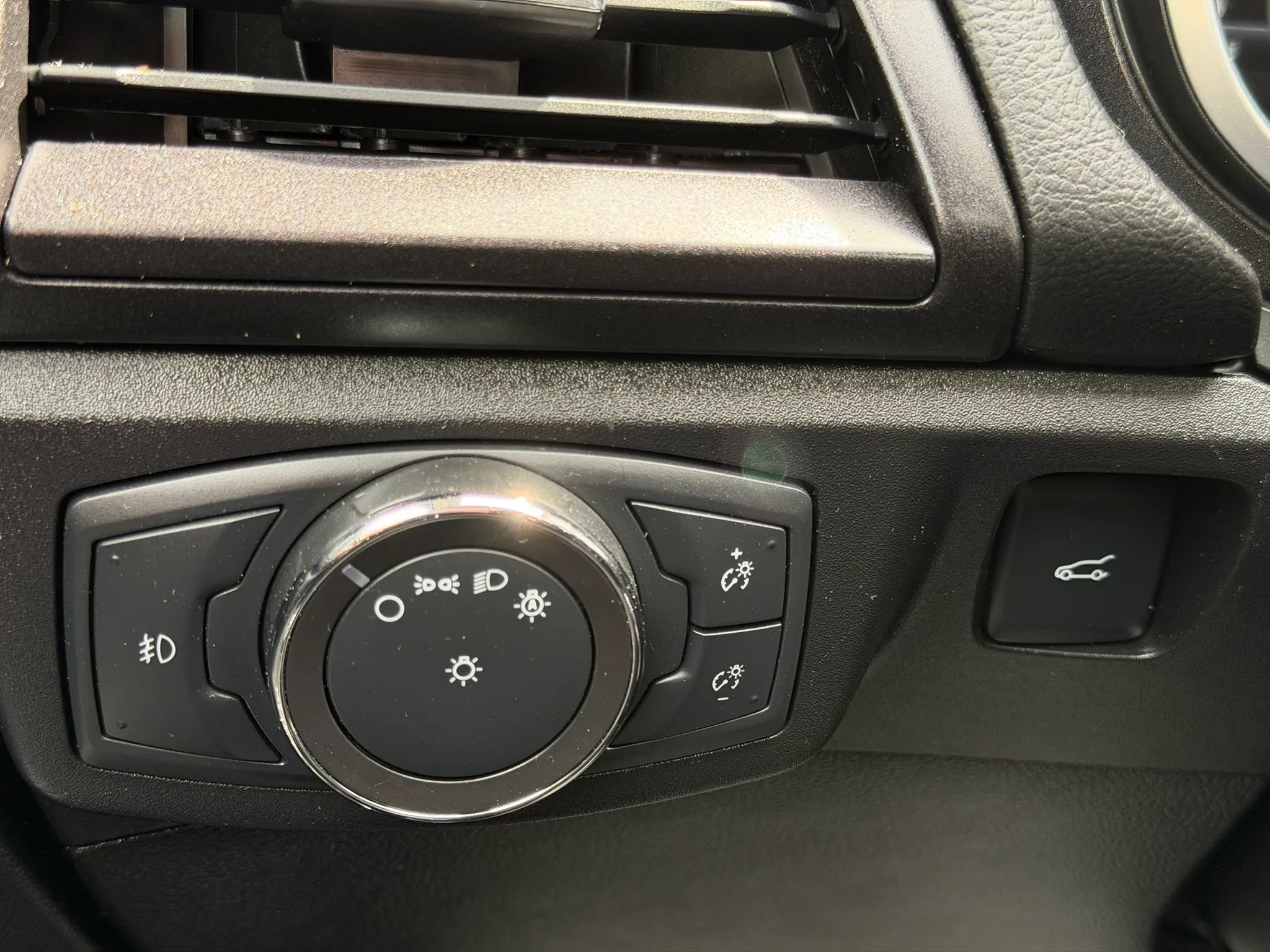 Used 2018 Ford Fusion Titanium AWD/4WD image 25