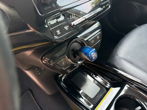 Used 2017 Toyota Prius Four FWD image 29