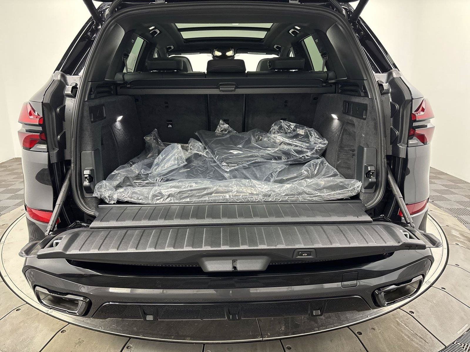 New 2026 BMW X5 xDrive40i w/ M Sport Package AWD/4WD image 21