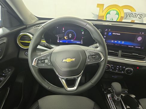 Certified 2024 Chevrolet Trax LT w/ Sunroof Package FWD image 14