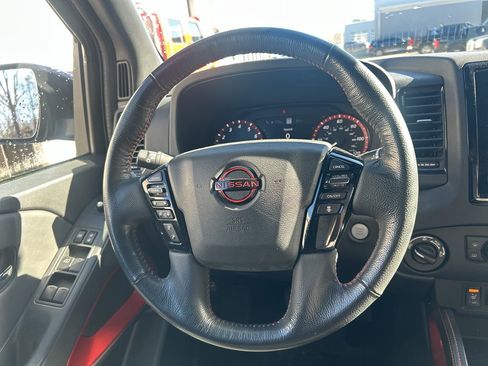 Used 2022 Nissan Frontier PRO-4X image 14