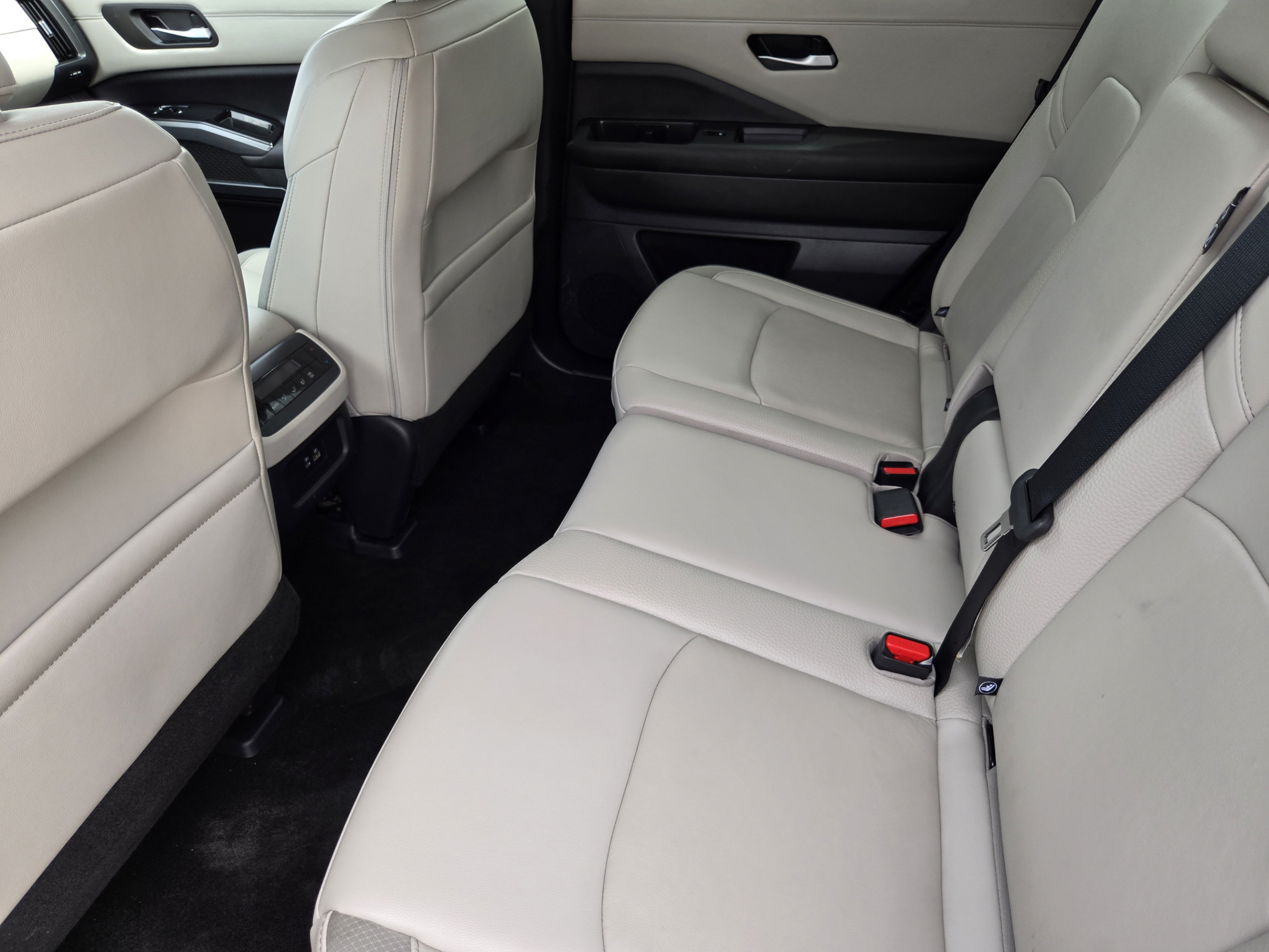 Used 2024 Nissan Pathfinder SL AWD/4WD image 26