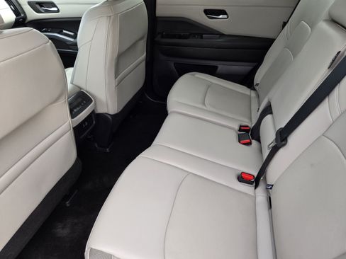 Used 2024 Nissan Pathfinder SL AWD/4WD image 26