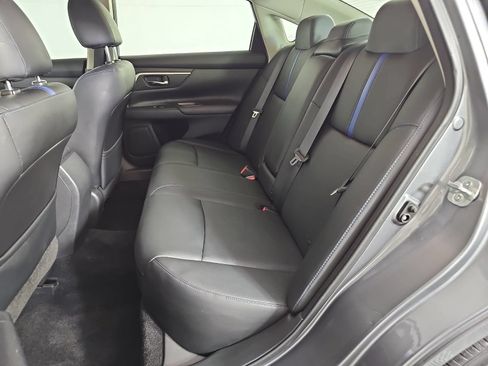 Used 2018 Nissan Altima 2.5 SR w/ SR Midnight Edition FWD image 13