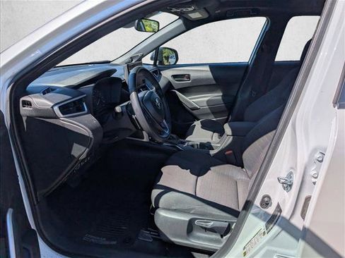 Used 2025 Toyota Corolla Cross AWD Hybrid w/ Moonroof Package image 13