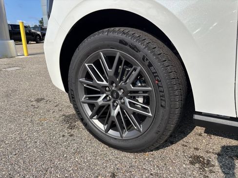 New 2027 Ford Expedition Platinum w/ Stealth Appearance Package AWD/4WD image 9