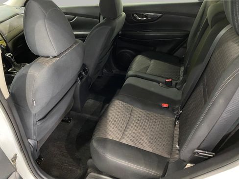 Used 2018 Nissan Rogue S image 15