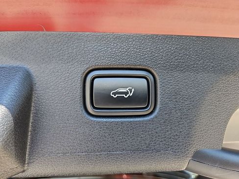 Used 2025 Kia Sportage SX image 16