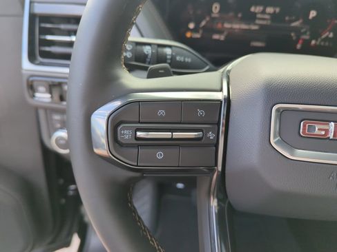 Used 2025 GMC Yukon AT4 w/ AT4 Premium Package AWD/4WD image 21