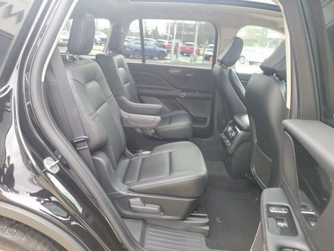 Used 2023 Lincoln Aviator AWD w/ Premium Package image 11