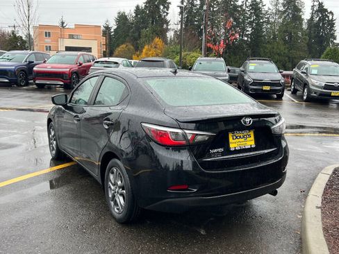 Used 2020 Toyota Yaris LE image 7