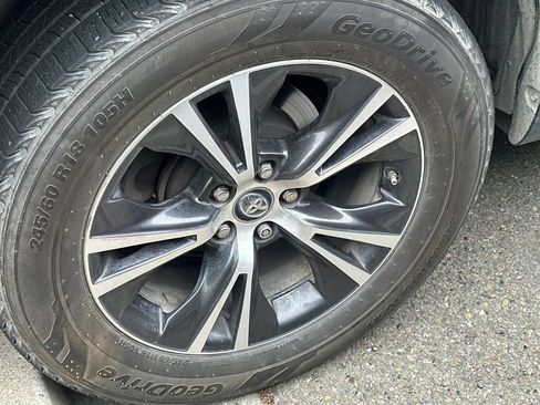 Used 2019 Toyota Highlander LE w/ Protection Package #3 FWD image 4