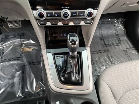 Used 2020 Hyundai Elantra SEL image 21