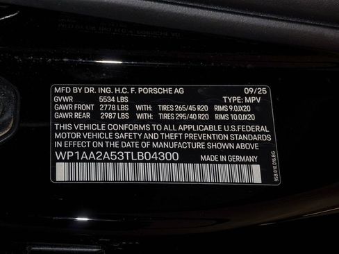 Certified 2026 Porsche Macan AWD/4WD image 30