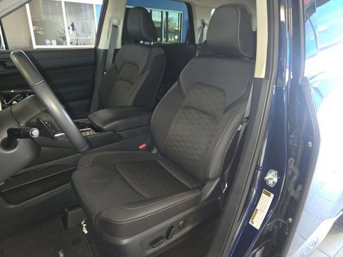 Used 2025 Nissan Pathfinder SV image 11