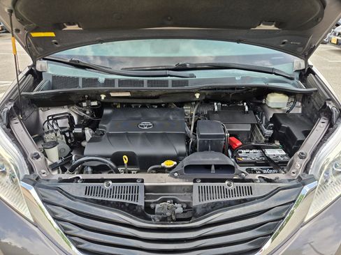 Used 2013 Toyota Sienna LE FWD image 30