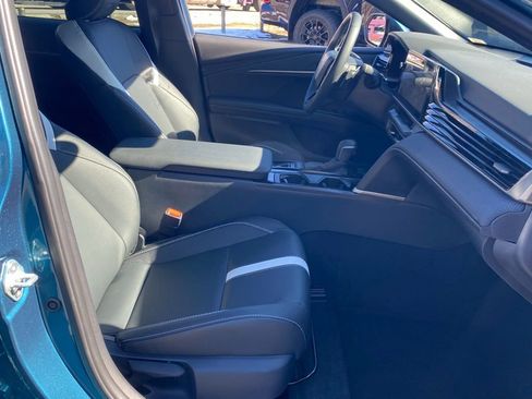 Used 2025 Toyota Camry SE w/ Multimedia Upgrade Package image 18