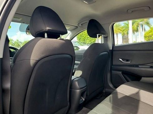 Certified 2024 Hyundai Elantra SE FWD image 15