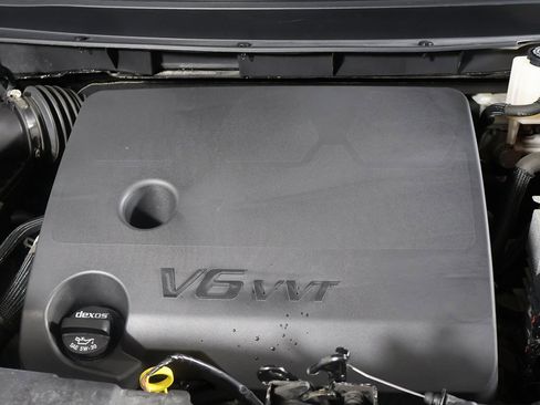 Used 2023 Chevrolet Traverse LT w/ Midnight/Sport Edition image 15