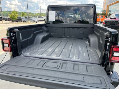 Used 2022 Jeep Gladiator Overland AWD/4WD image 18