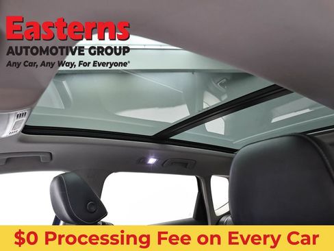 Used 2022 Volkswagen Taos SE w/ Panoramic Sunroof Package AWD/4WD image 34