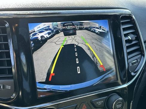 Used 2022 Jeep Grand Cherokee Laredo X image 25