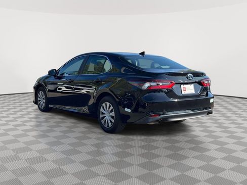 Used 2022 Toyota Camry LE FWD image 5
