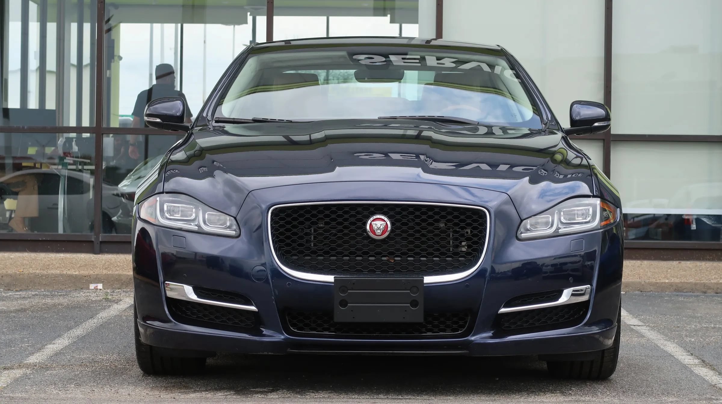 Used 2019 Jaguar XJ R-Sport RWD image 2