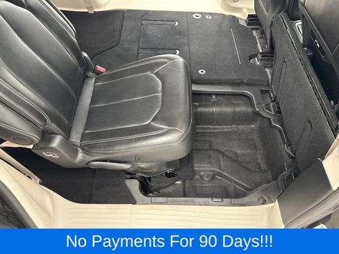 Used 2024 Chrysler Pacifica Touring-L FWD image 35