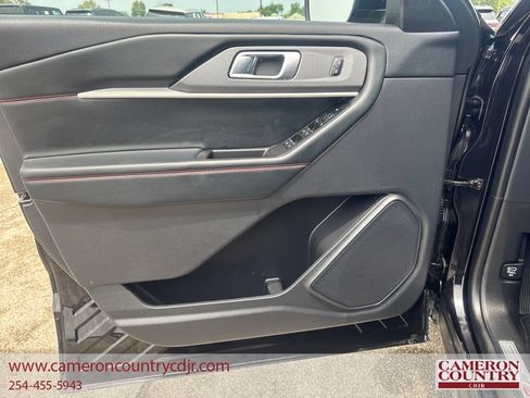 Used 2025 Ford Explorer ST-Line w/ ST-Line Street Pack AWD/4WD image 10
