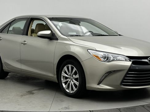 Used 2016 Toyota Camry XLE image 3