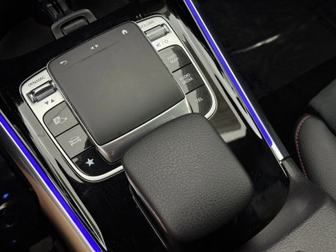 Used 2020 Mercedes-Benz GLB 250 GLB 250 w/ AMG Line image 29