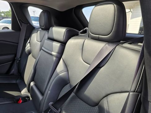 Used 2019 Jeep Cherokee Latitude Plus AWD/4WD image 29