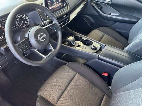 Used 2024 Nissan Rogue SV image 4