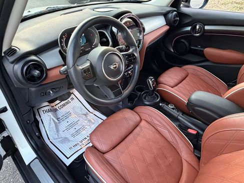 Used 2024 MINI Cooper 4-Door Hardtop image 22