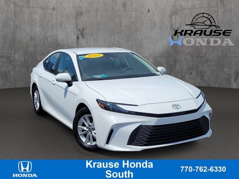 Used 2025 Toyota Camry LE FWD image 1