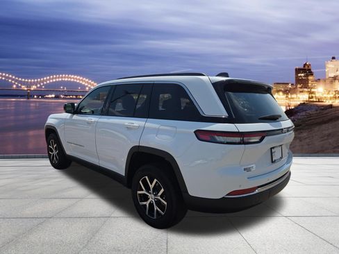 Used 2025 Jeep Grand Cherokee Limited RWD image 3