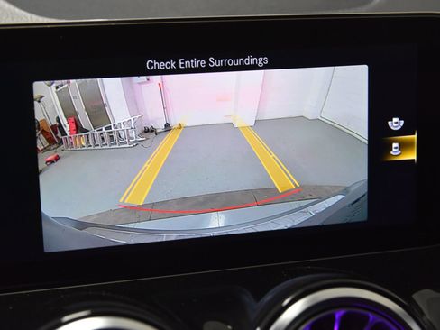 Used 2023 Mercedes-Benz GLB 250 image 27