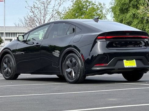 Used 2024 Toyota Prius LE image 3