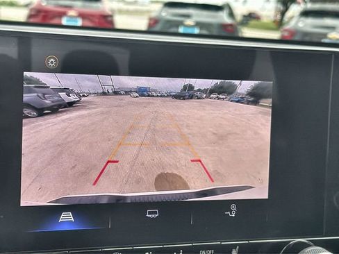 Used 2023 Chevrolet Colorado LT w/ LT Convenience Package II AWD/4WD image 14
