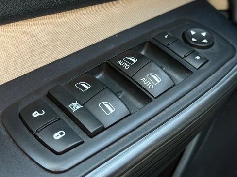 Used 2016 Jeep Cherokee Latitude w/ Comfort/Convenience Group AWD/4WD image 24