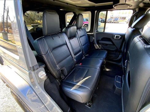 Used 2020 Jeep Wrangler Unlimited Sahara image 17
