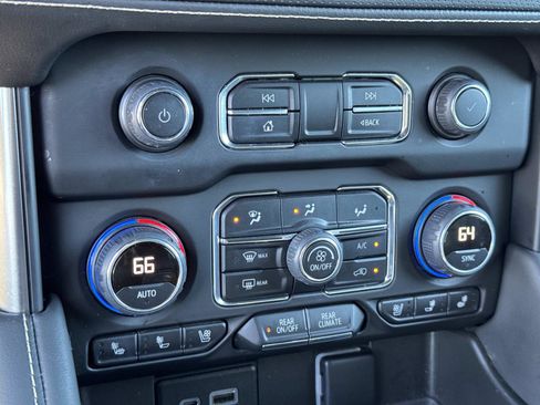 Used 2023 Chevrolet Suburban Premier image 14