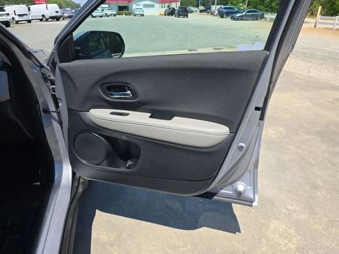 Used 2022 Honda HR-V LX image 39