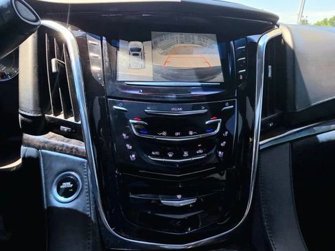 Used 2016 Cadillac Escalade Platinum image 18