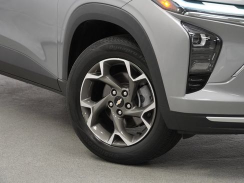 Used 2024 Chevrolet Trax LT w/ Driver Confidence Package FWD image 10