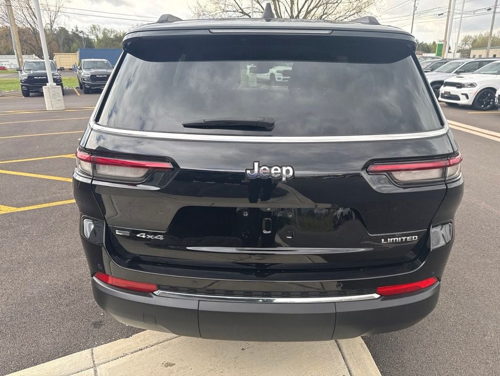 Used 2023 Jeep Grand Cherokee L Limited AWD/4WD image 7