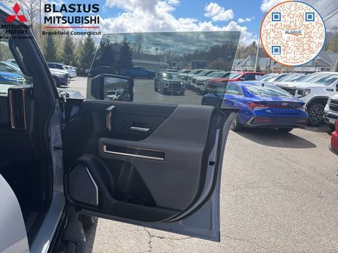Used 2025 GMC Hummer EV 2X AWD/4WD image 42