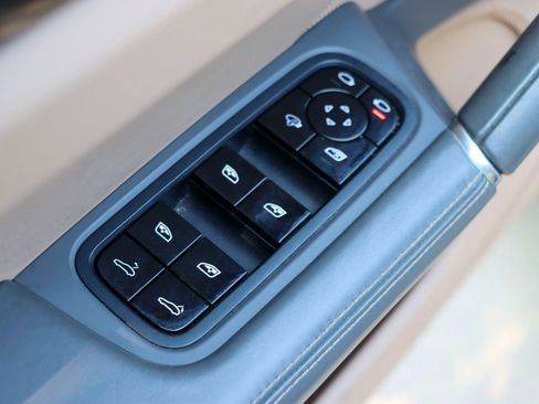 Used 2020 Porsche Cayenne AWD/4WD image 13