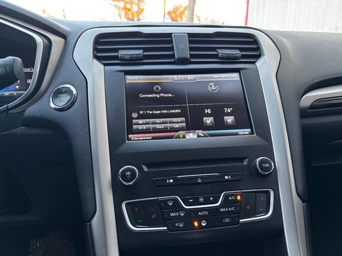 Used 2016 Ford Fusion SE w/ Equipment Group 202A image 18